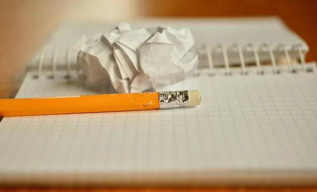 penna, anteckningsbok, skrynkligt, papper, pappersboll, skriva, anteckningsblock, skrivverktyg, spiral notebook, pm, närbild, skriva, skriva, skriva, skriva, skriva. Hur gör du en kompetensinventering inför ett karriärbyte?
